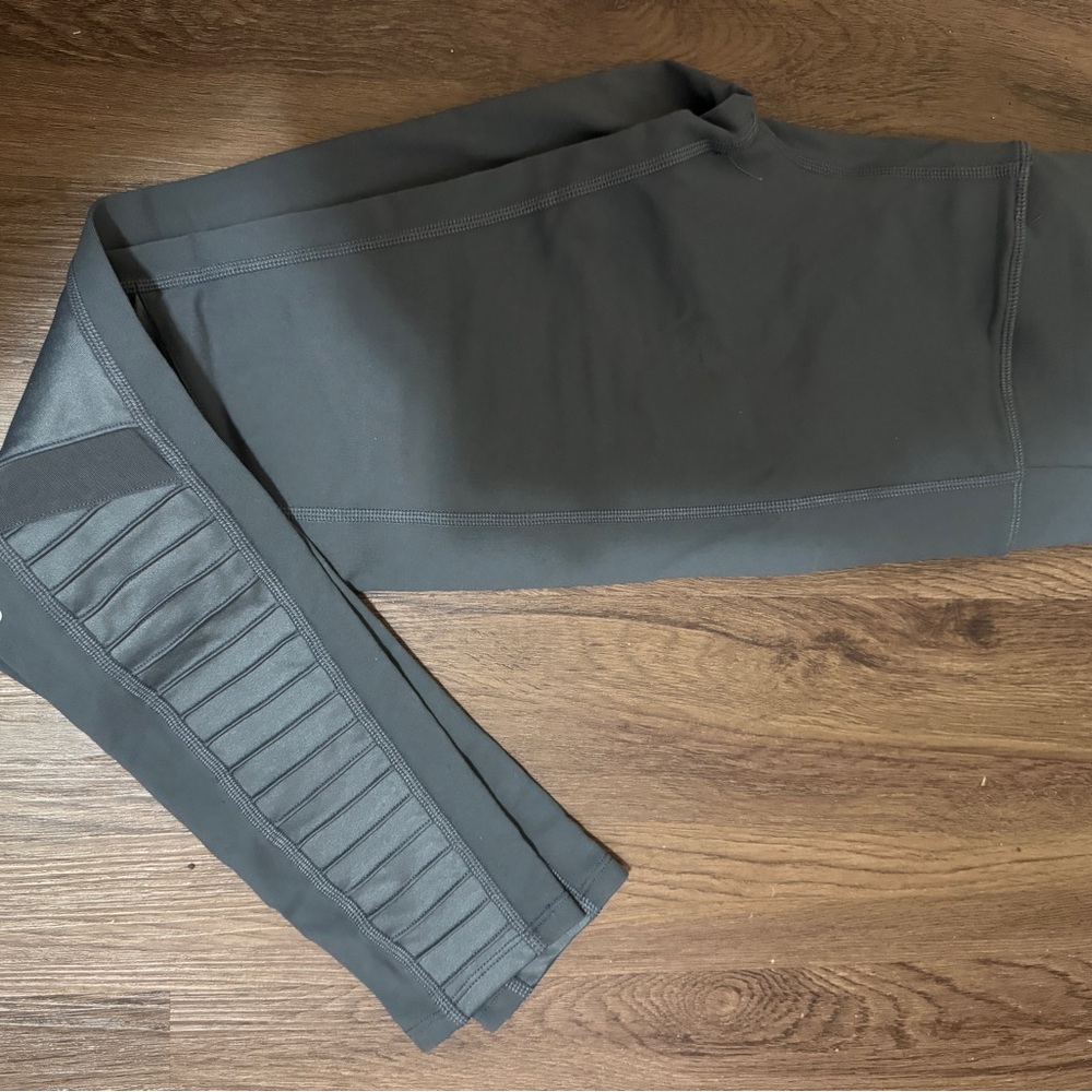 ALO Yoga Gray Leggings